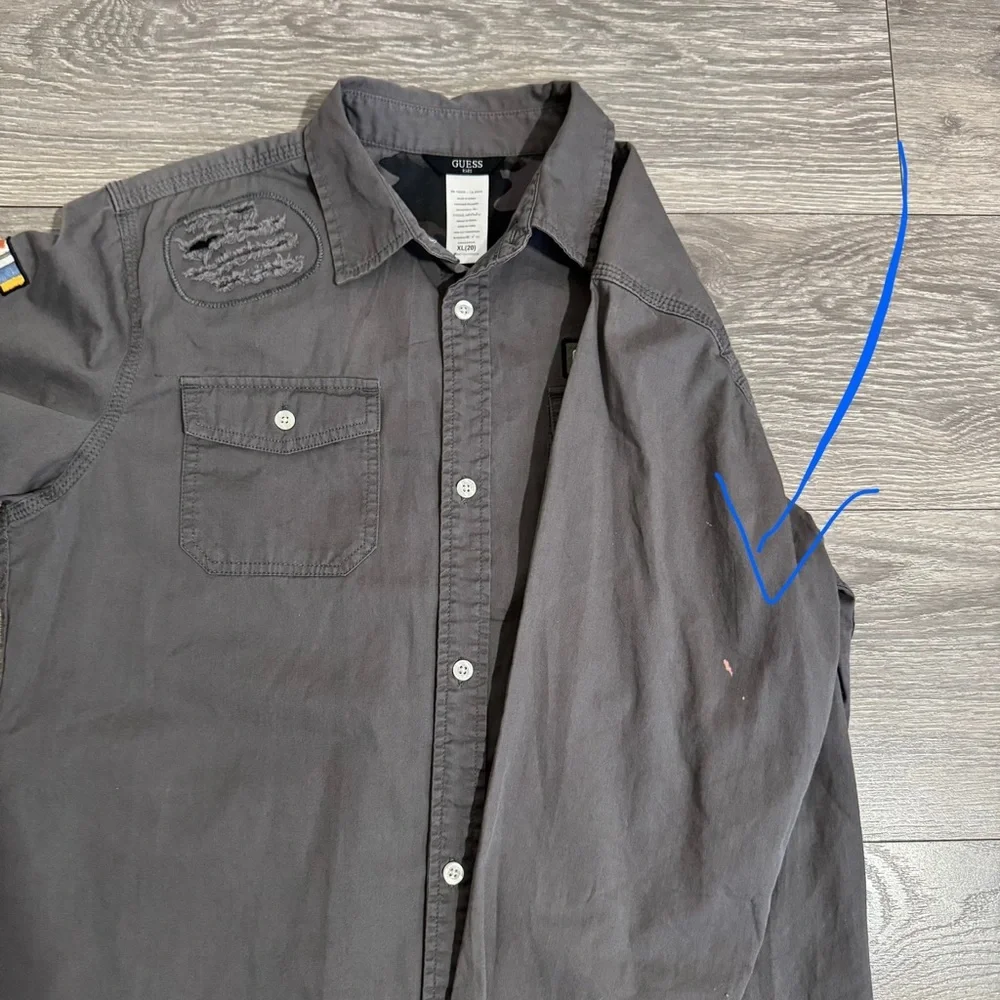 Guess Kids Gray Patched Casual Button Down Army Shirt Sturdy Fabric Sz XL Flawed